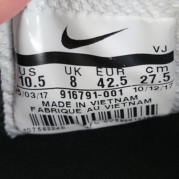 NIKE Air Max Tavas Black/White 10.5 - Picture 9 of 12